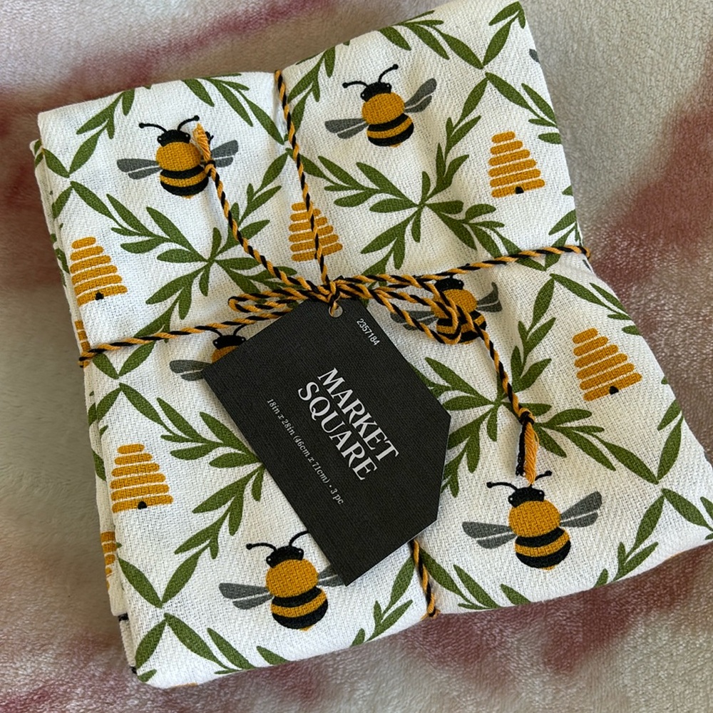 Bee kitchen Towels Set of Three Different Designs by Market Square NWT Cotton